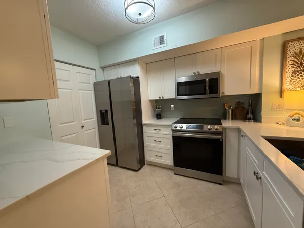 $3,000 | 236 Village Boulevard, Tequesta, FL 33469