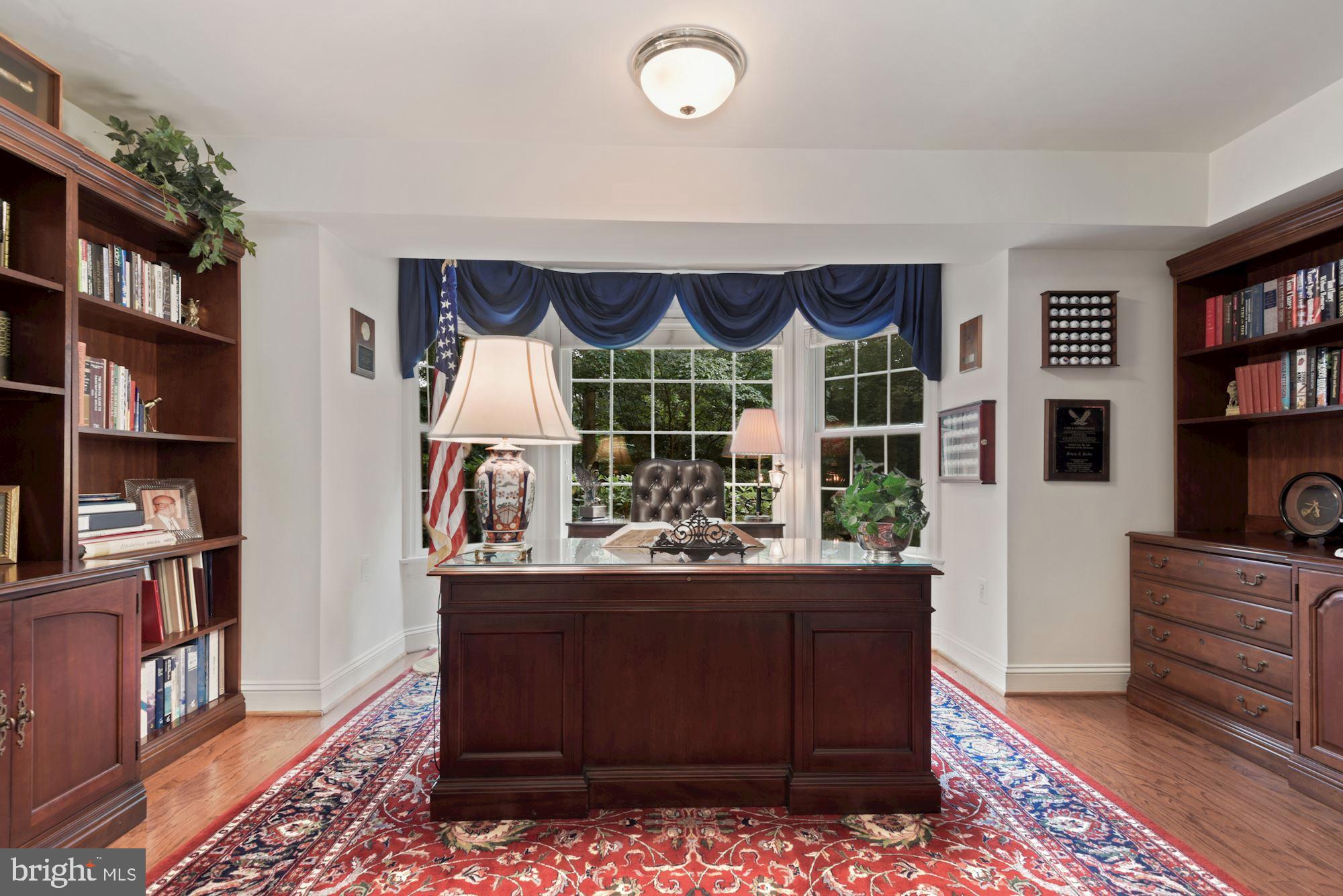 1138 Round Pebble Lane Reston, VA 20194 - Photo 32 of 55 5th Bedroom (has walkin closet) and huge window
