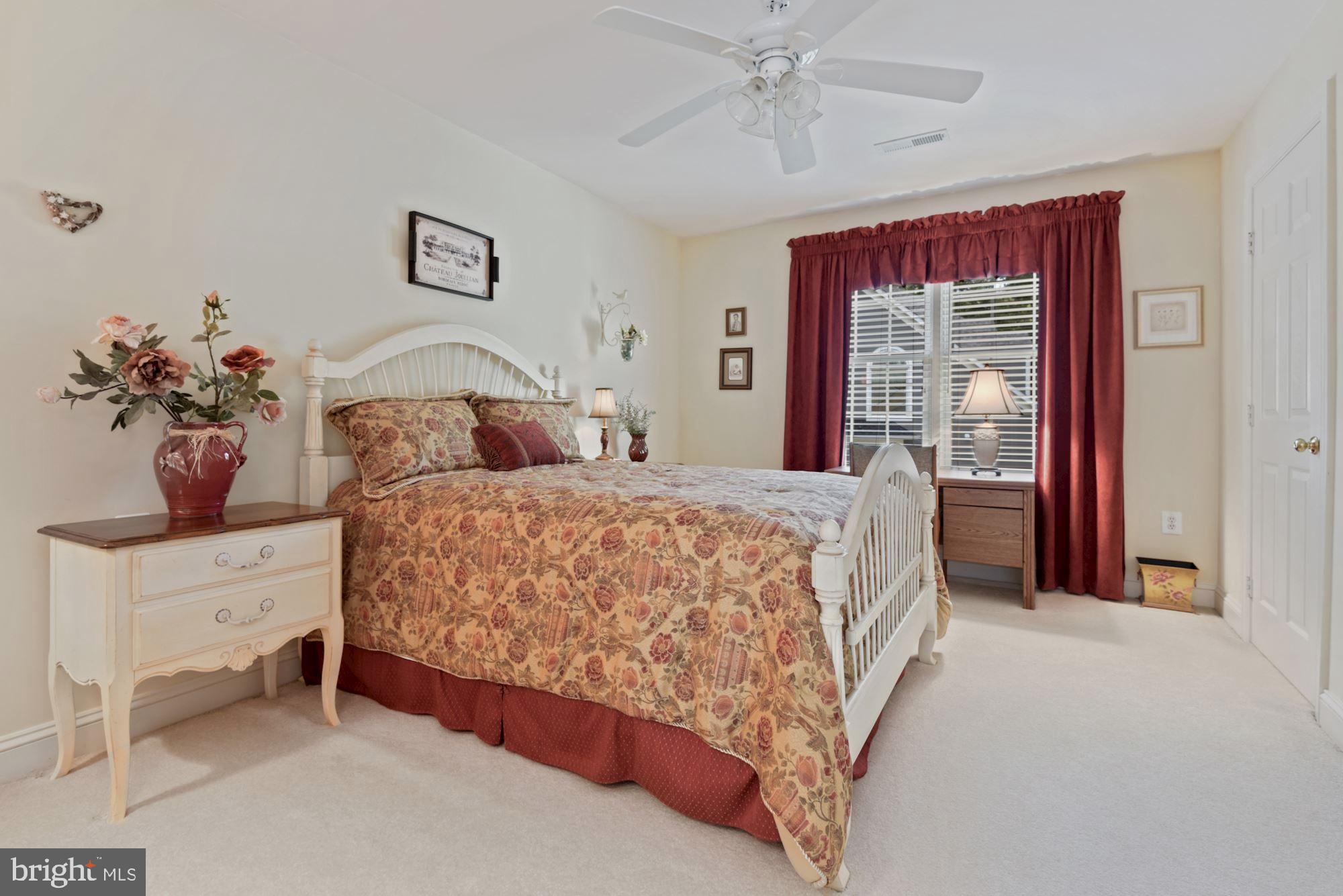 1138 Round Pebble Lane Reston, VA 20194 - Photo 37 of 55 Bedroom 2 on U1 w/giant walkin closet