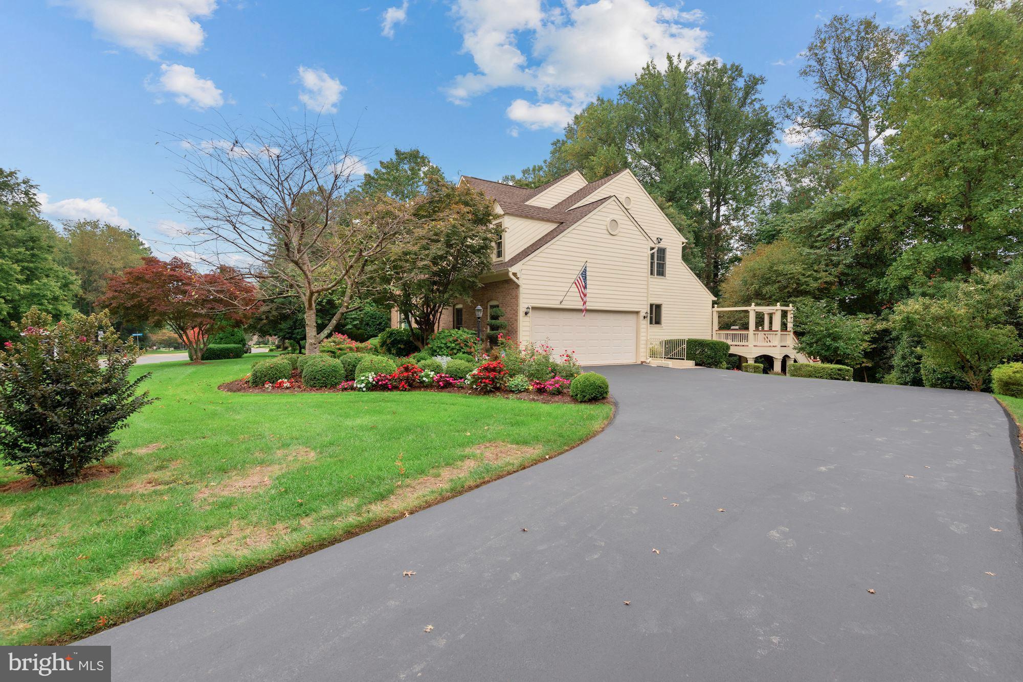 1138 Round Pebble Lane Reston, VA 20194 - Photo 55 of 55 Side entry garage, + side steps to walk down to L1