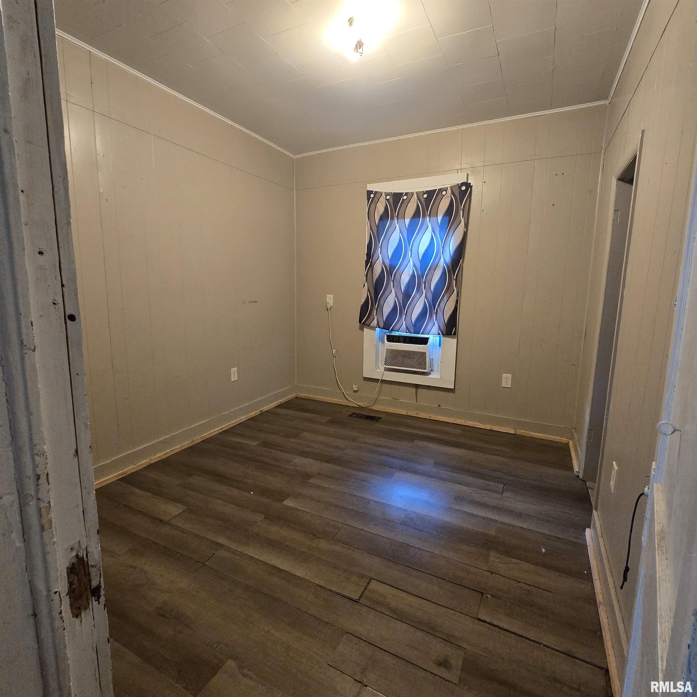 532 Bush Avenue Hurst, IL 62949 - Photo 6 of 11 Gallery Image 6