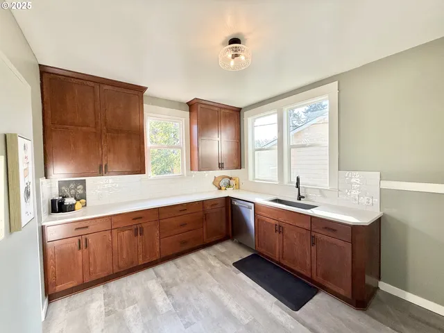 $429,900 | 1596 Chemeketa Street Northeast, Salem, OR 97301