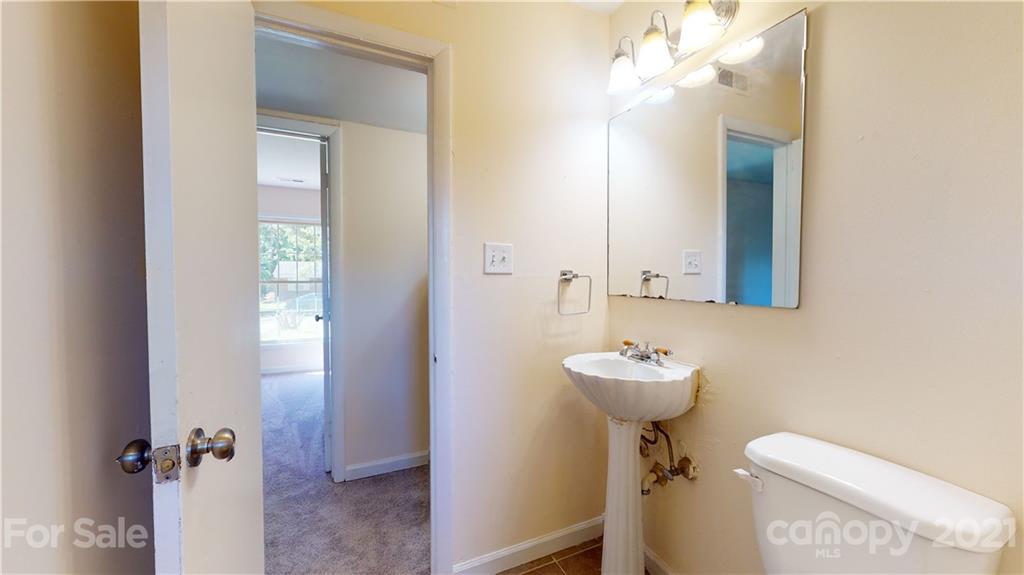 800 Milan Road East Charlotte, NC 28216 - Photo 33 of 38 Gallery Image 33