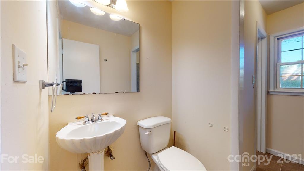 800 Milan Road East Charlotte, NC 28216 - Photo 34 of 38 Gallery Image 34
