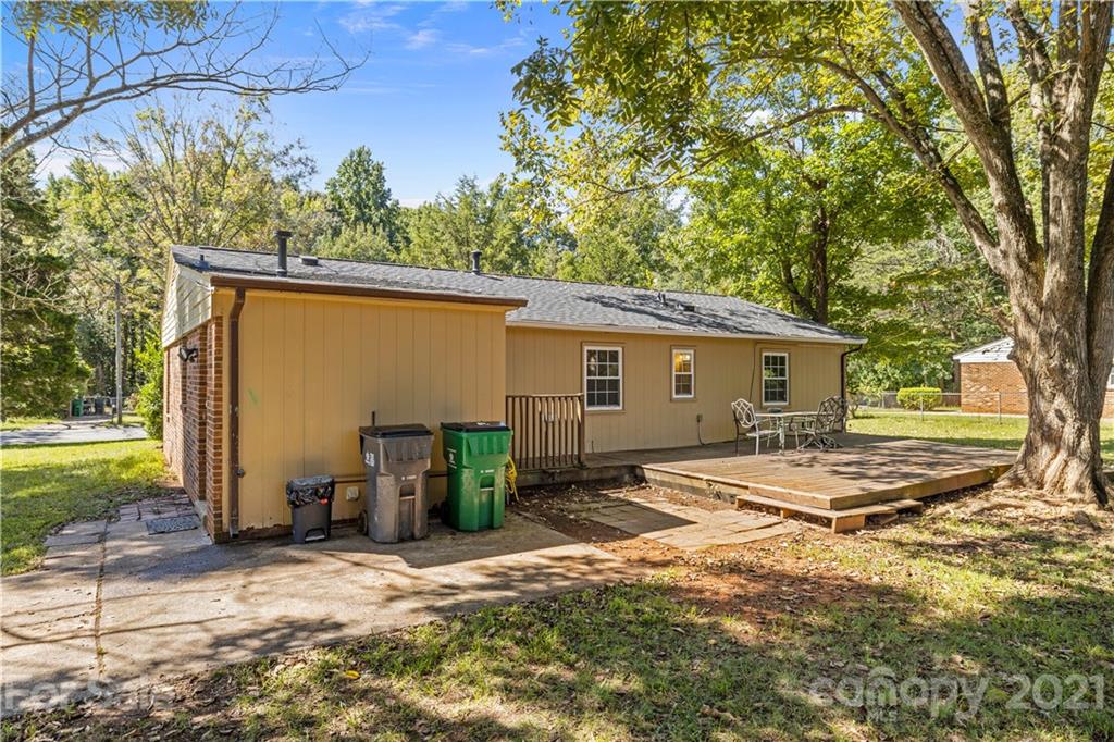 800 Milan Road East Charlotte, NC 28216 - Photo 4 of 38 Gallery Image 4