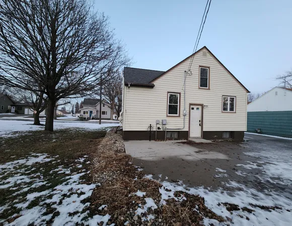 $129,900 | 820 6th Street Southwest, Pipestone, MN 56164