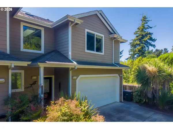 $520,000 | 125 Lincoln Street, Unit B, Newport, OR 97365
