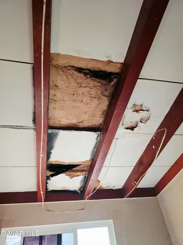 a room with furniture and flowers