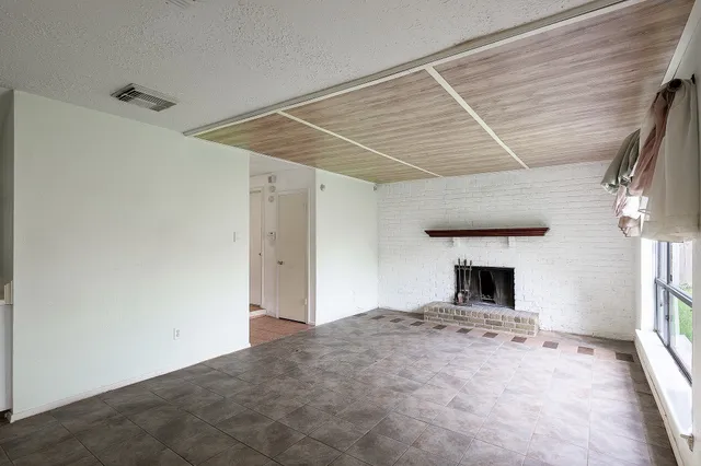 a view of empty room with front door