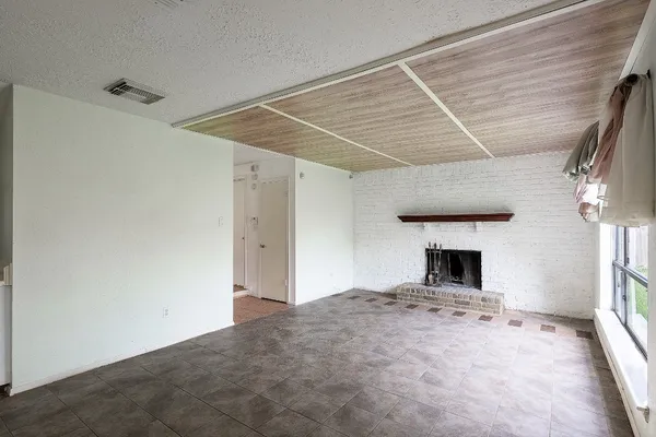 a view of empty room with front door