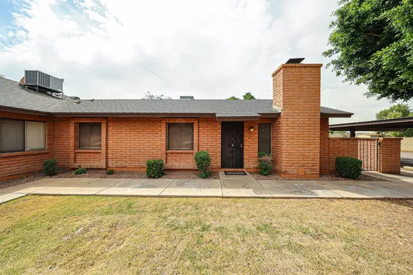 $1,900 | 102 West Concorda Drive, Unit 103, Tempe, AZ 85282