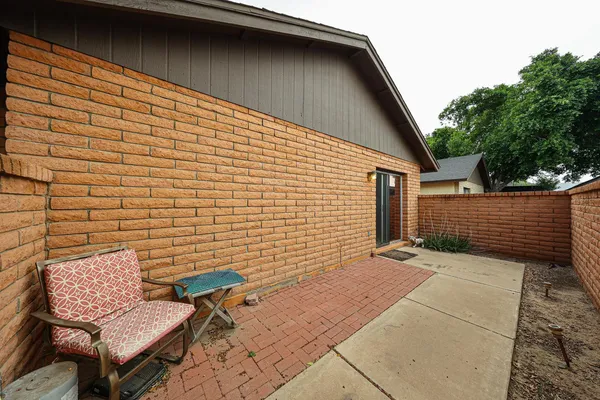 $1,900 | 102 West Concorda Drive, Unit 103, Tempe, AZ 85282