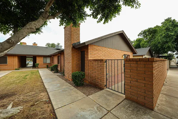 $1,900 | 102 West Concorda Drive, Unit 103, Tempe, AZ 85282