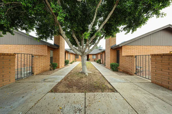 $1,900 | 102 West Concorda Drive, Unit 103, Tempe, AZ 85282