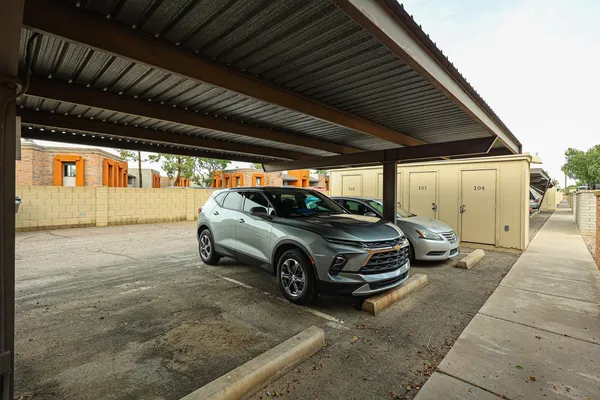 $1,900 | 102 West Concorda Drive, Unit 103, Tempe, AZ 85282