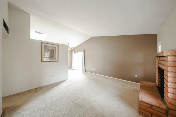 $1,900 | 102 West Concorda Drive, Unit 103, Tempe, AZ 85282