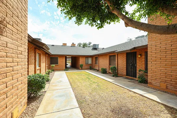 $1,900 | 102 West Concorda Drive, Unit 103, Tempe, AZ 85282