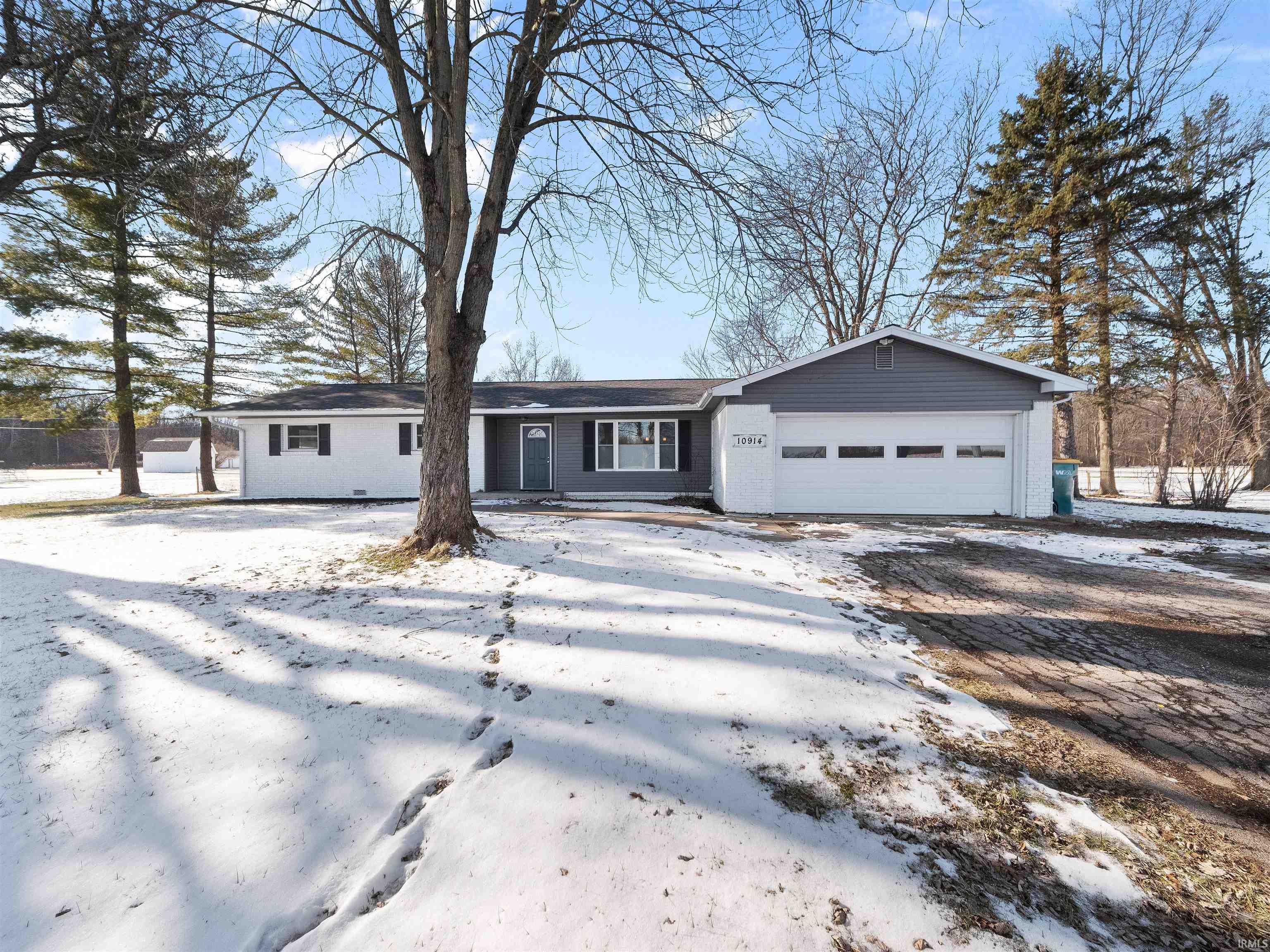 10914 Marion Center Road Fort Wayne, IN 46816 - Photo 1 of 28
