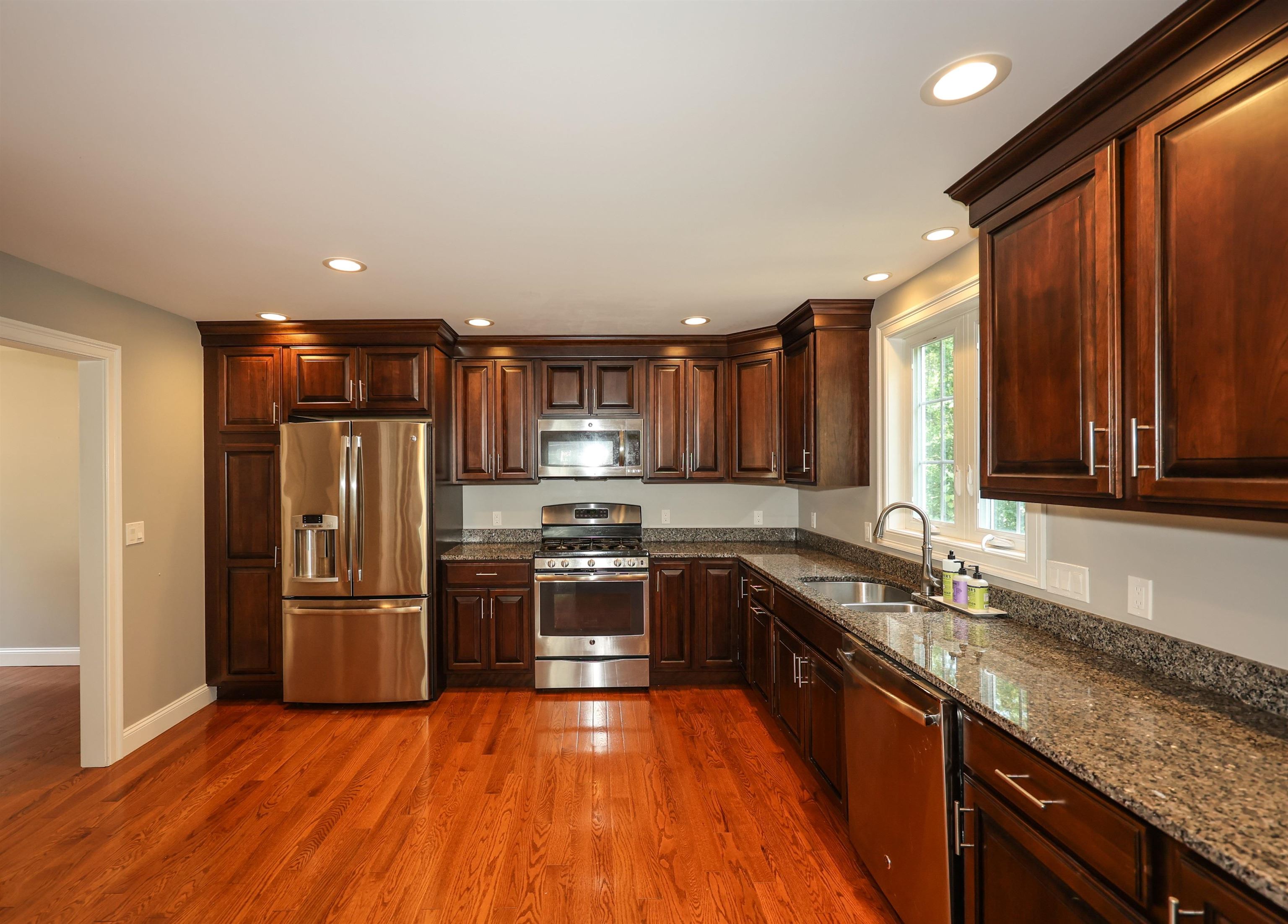 18 Treys Way Epping, NH 03042 - Photo 7 of 40
