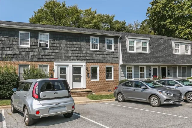 $995 | 30 Forsyth Street, Thomasville, NC 27360