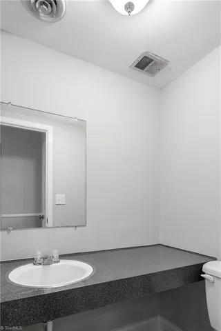 $995 | 30 Forsyth Street, Thomasville, NC 27360