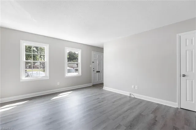 $995 | 30 Forsyth Street, Thomasville, NC 27360