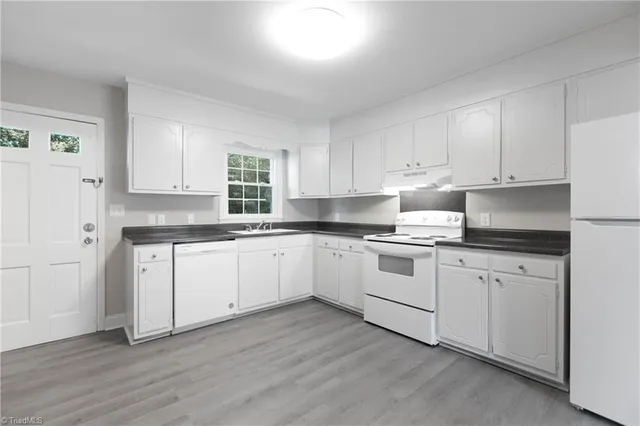 $995 | 30 Forsyth Street, Thomasville, NC 27360