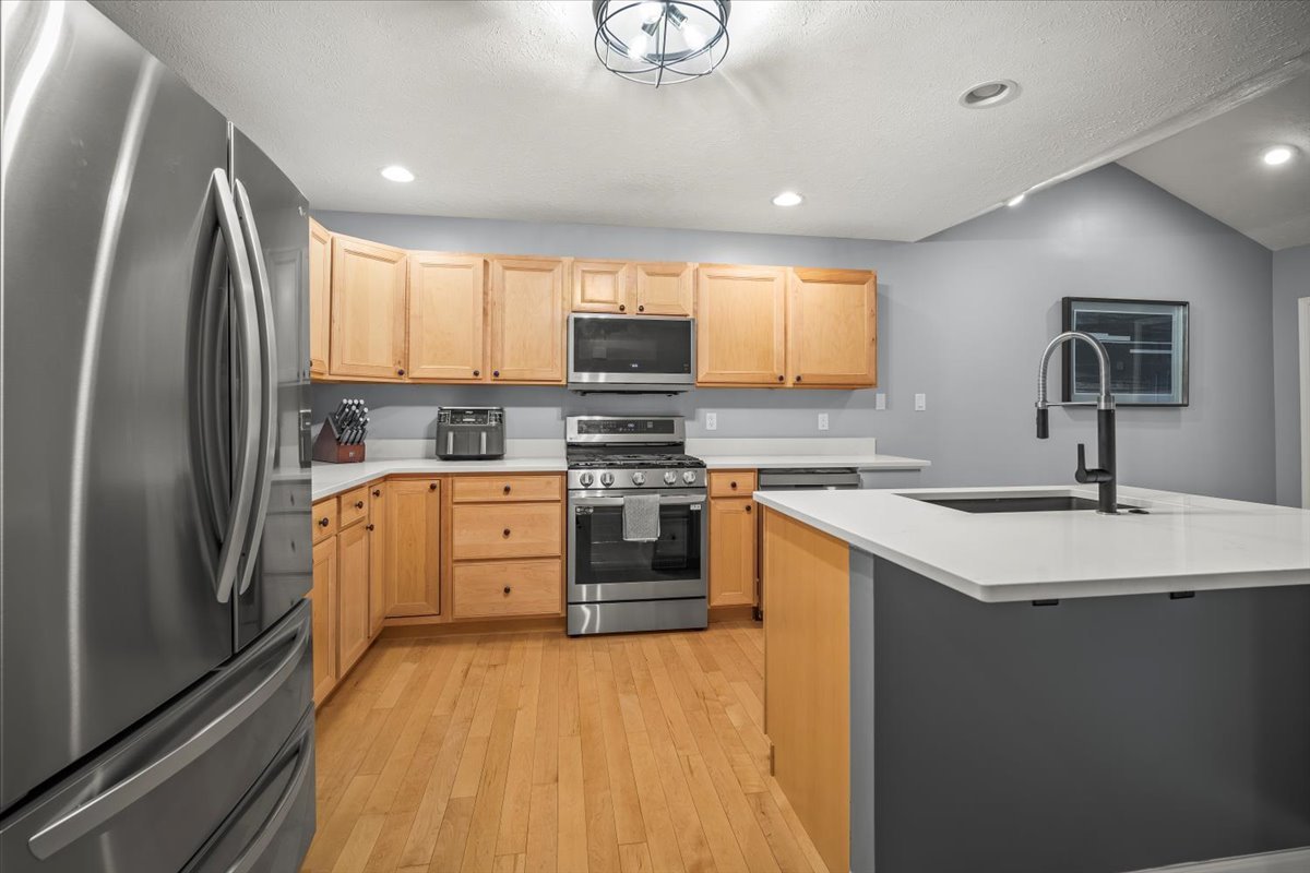 1605 Belclare Road Normal, IL 61761 - Photo 11 of 28 Gallery Image 11
