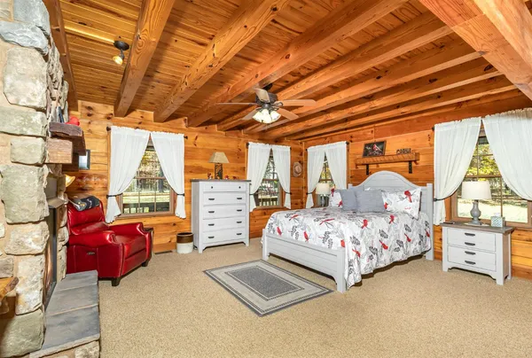 $710,000 | 1023 Pucksinwah Point Drive, West Harrison, IN 47060