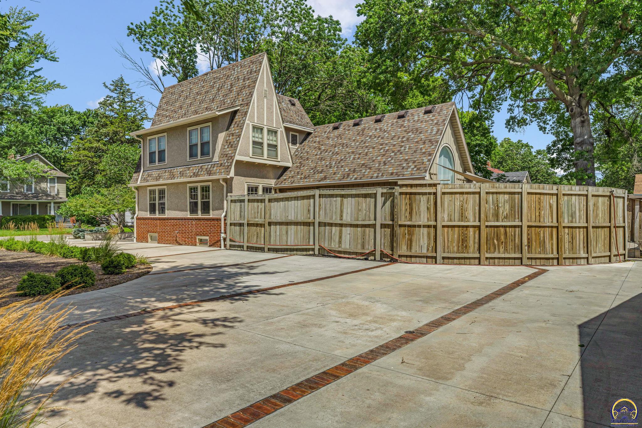1618 Southwest High Avenue Topeka, KS 66604 - Photo 6 of 40