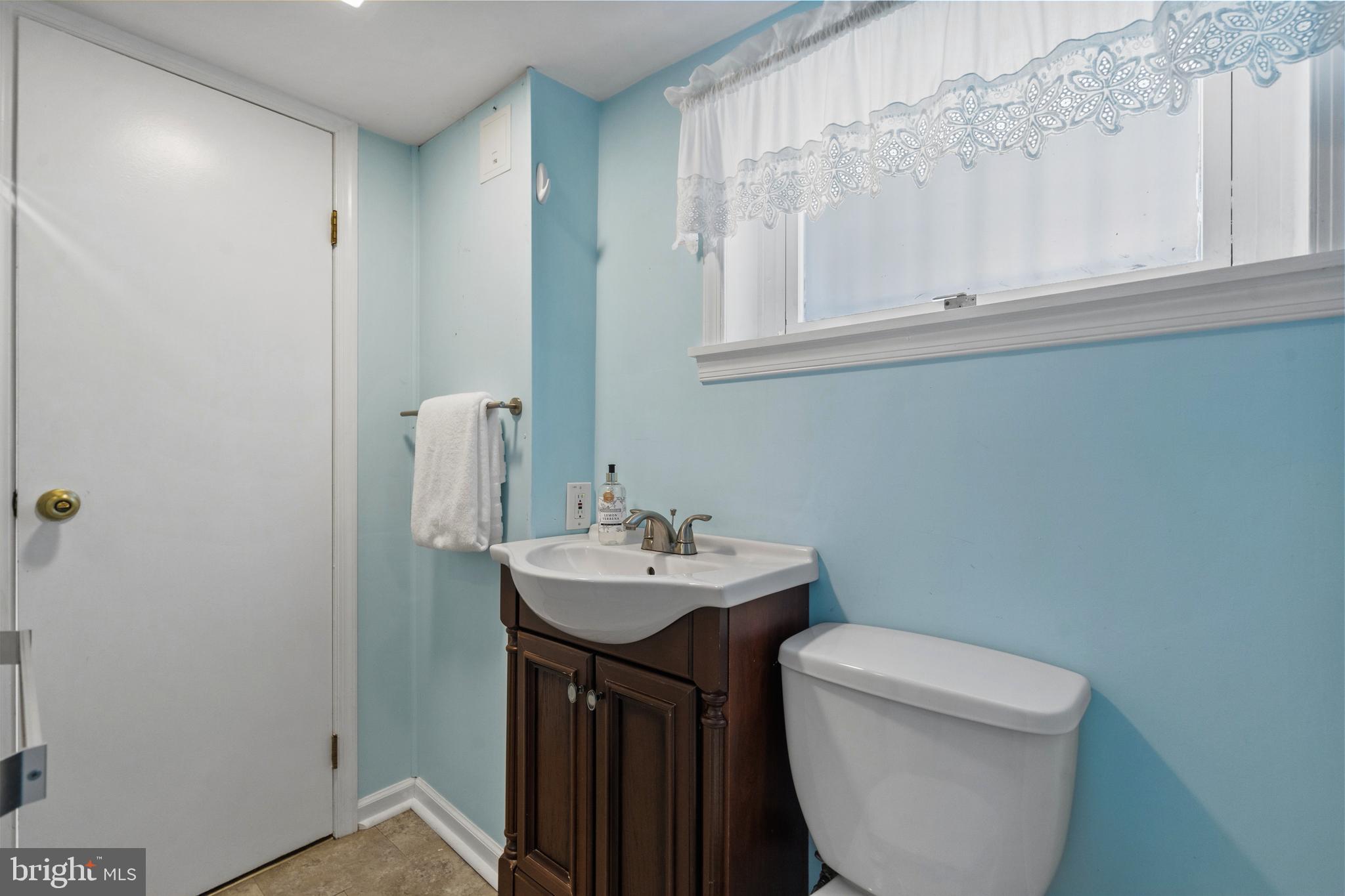736 Dennis Avenue Silver Spring, MD 20901 - Photo 16 of 34 Lower level full Bathroom