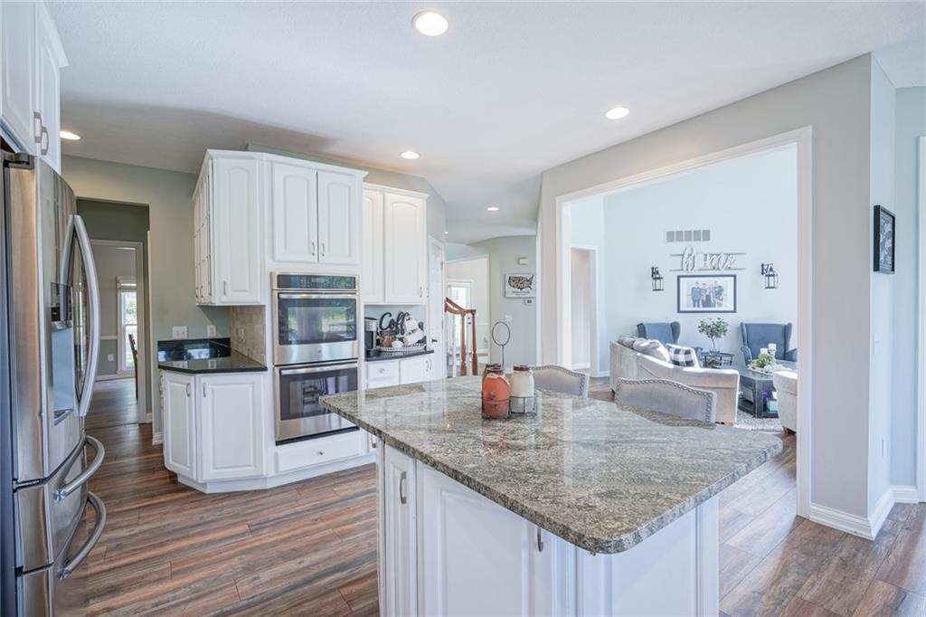 11250 Hawthorn Ridge Fishers, IN 46037 - Photo 8 of 41