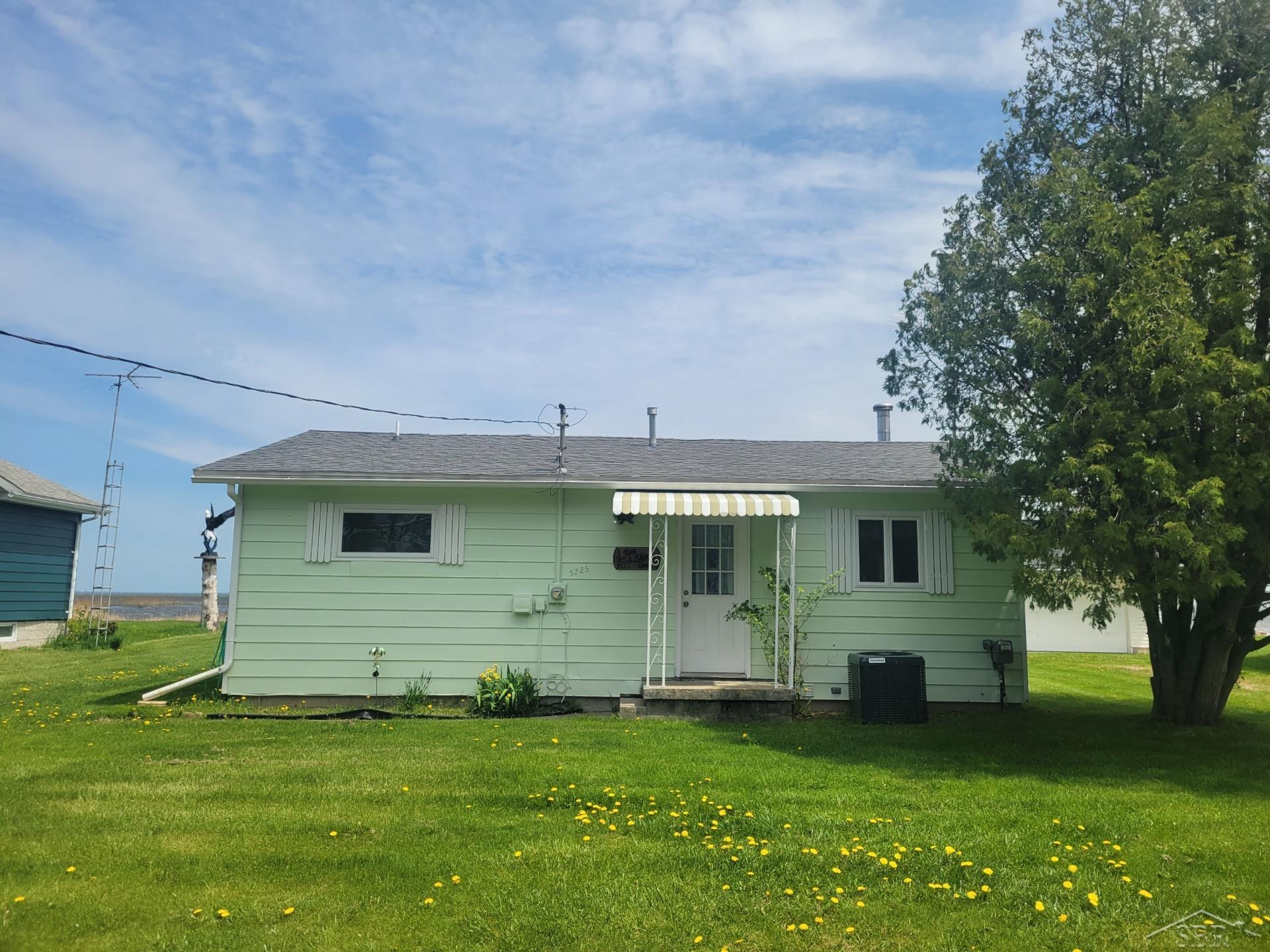 5225 Beachwood Road Standish, MI 48658 - Photo 1 of 15 Front of Home