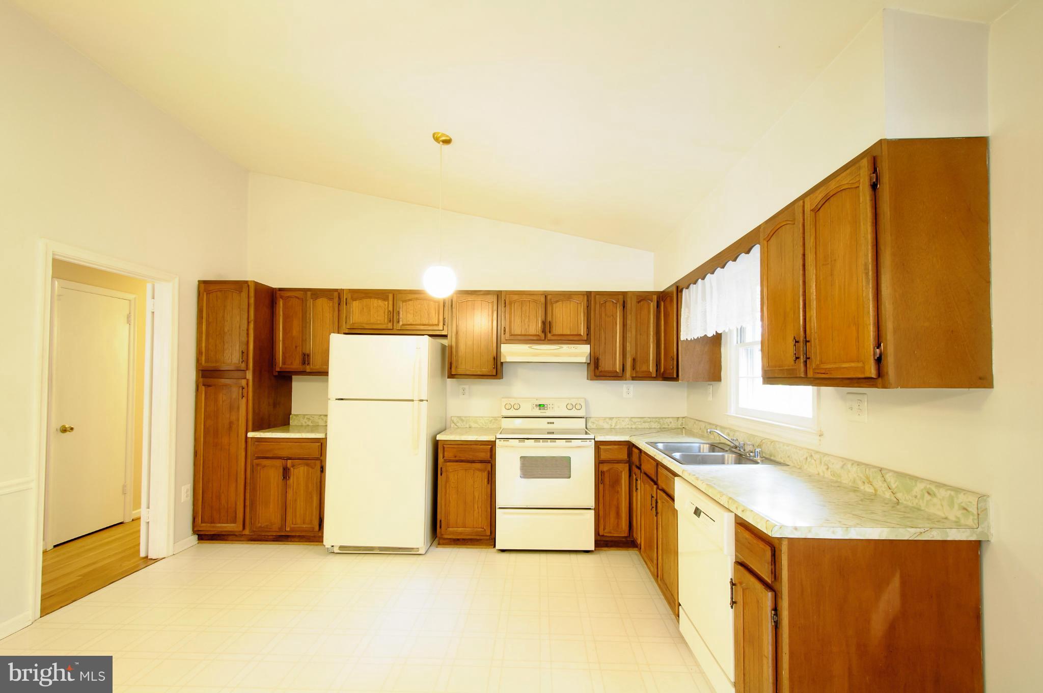 12305 Running Deer Road Manassas, VA 20112 - Photo 2 of 19 Kitchen