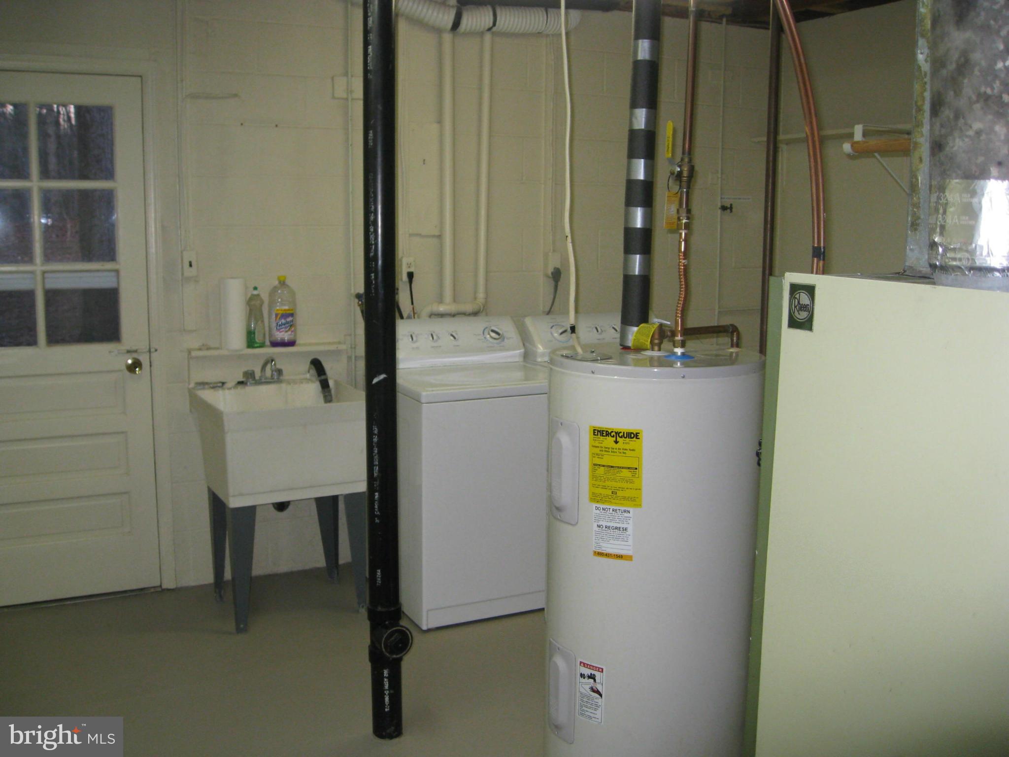 12305 Running Deer Road Manassas, VA 20112 - Photo 18 of 19 Laundry/Utility Room