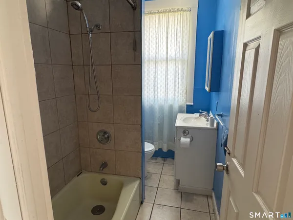 $2,350 | 548 Colorado Avenue, Bridgeport, CT 06605