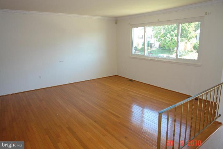 4004 Sanlee Road Randallstown, MD 21133 - Photo 6 of 18 Living Room