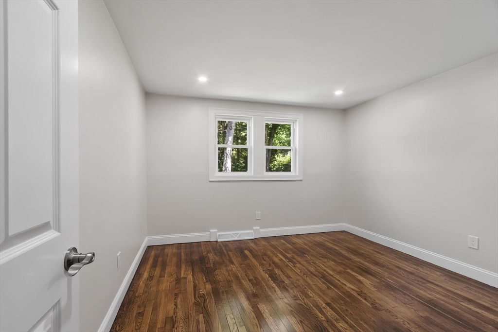 62 Queensland Road Billerica, MA 01862 - Photo 11 of 35
