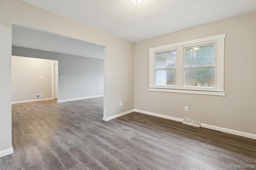 15635 Martinsville Road Belleville, MI 48111 - Photo 17 of 75