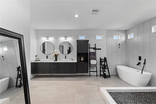 $1,250,000 | 2426 Loxley Drive, Corpus Christi, TX 78415