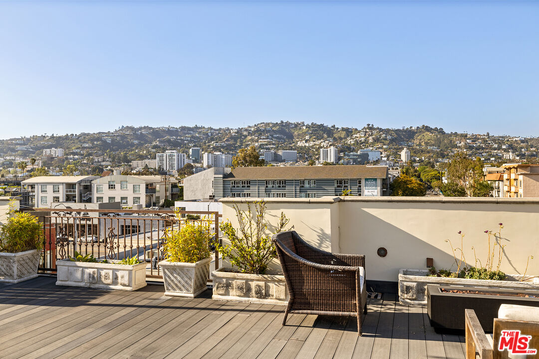 632 North Kings Road, Unit 102 West Hollywood, CA 90048 - Photo 11 of 13 a view of a balcony with chairs
