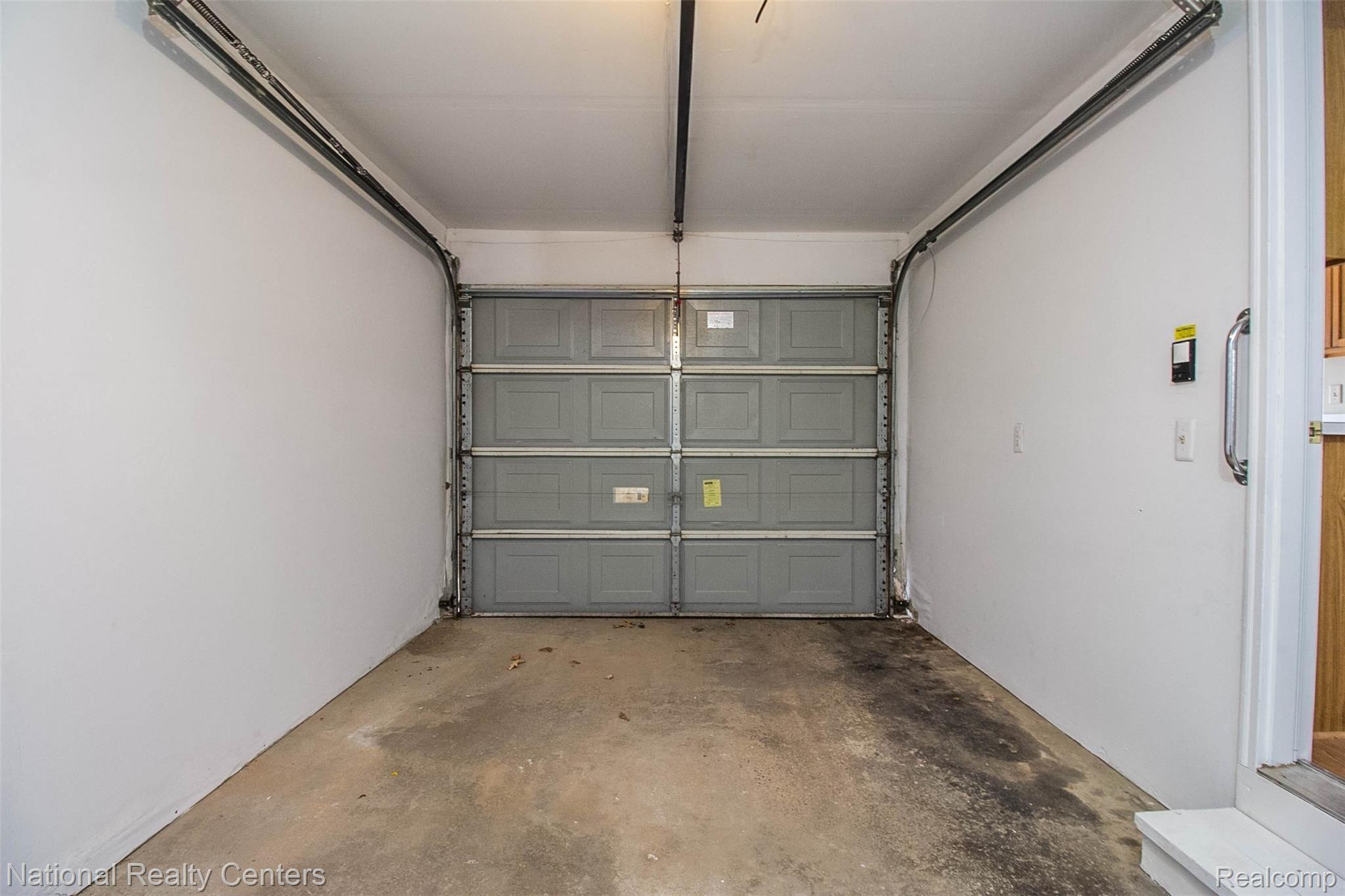 70 Pine Tree Ridge, Unit 27 Waterford, MI 48327 - Photo 24 of 28 24.jpg