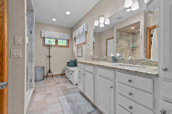 $669,900 | 217 East Wentworth Lane, Appleton, WI 54913