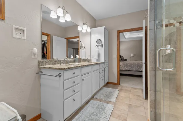 $669,900 | 217 East Wentworth Lane, Appleton, WI 54913