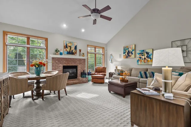 $669,900 | 217 East Wentworth Lane, Appleton, WI 54913