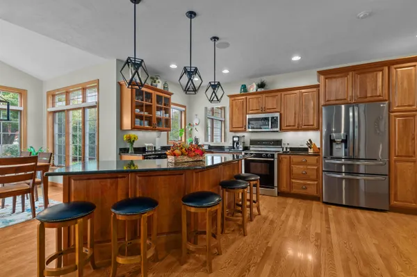 $669,900 | 217 East Wentworth Lane, Appleton, WI 54913