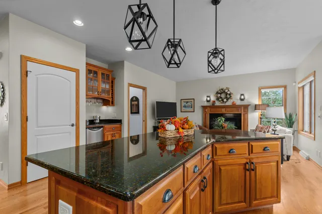 $669,900 | 217 East Wentworth Lane, Appleton, WI 54913