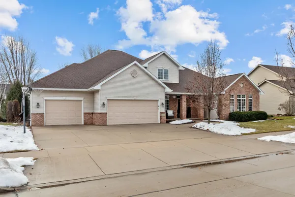 $669,900 | 217 East Wentworth Lane, Appleton, WI 54913