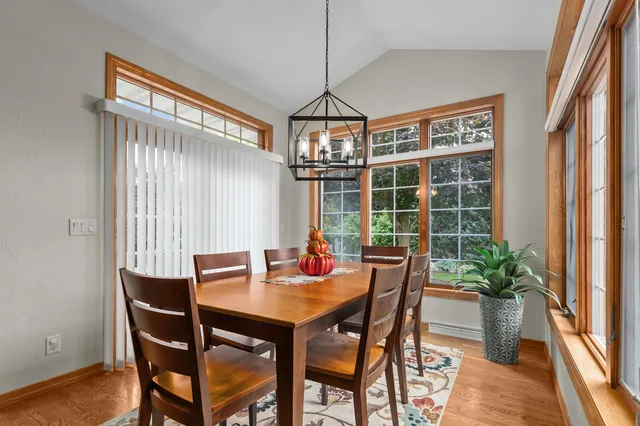 $669,900 | 217 East Wentworth Lane, Appleton, WI 54913