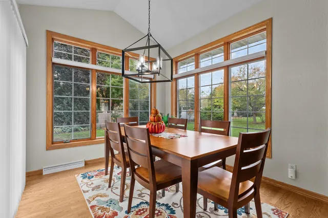 $669,900 | 217 East Wentworth Lane, Appleton, WI 54913